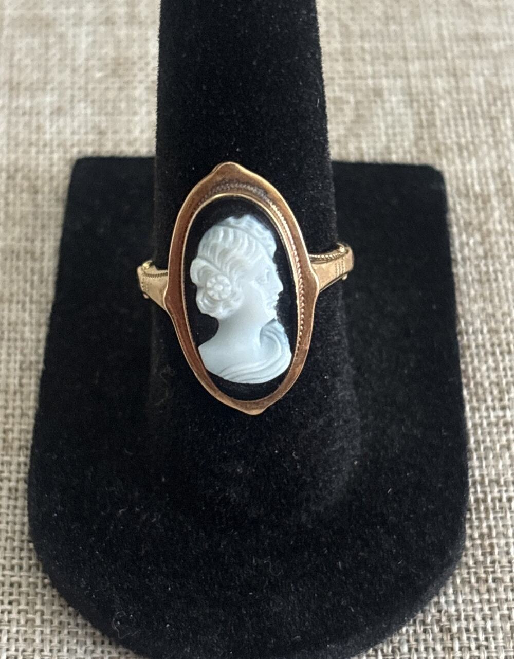 Vintage Ostby & Barton 10k Gold Cameo Ring Size 6.5, 4.4 Grams
